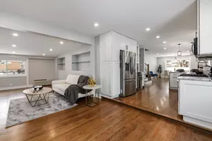 7225 N East Prairie Rd, Lincolnwood, IL 60712 - Photo 11