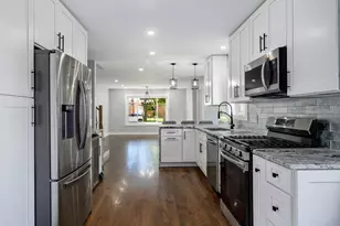 7225 N East Prairie Rd, Lincolnwood, IL 60712 - Photo 9