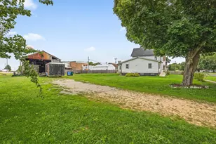 305 Holcomb Ave, Milledgeville, IL 61051 - Photo 13