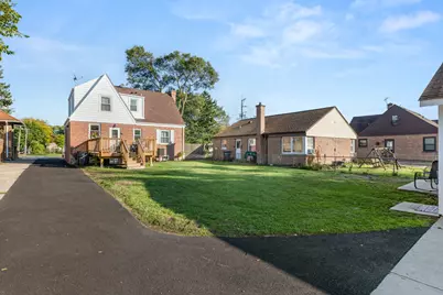 8464 Gross Point Road, Skokie, IL 60077 - Photo 31