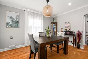 8464 Gross Point Rd, Skokie, IL 60077 - Photo 7