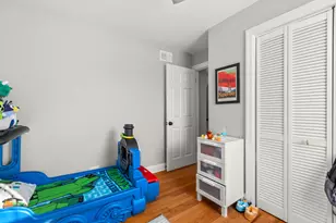 8464 Gross Point Rd, Skokie, IL 60077 - Photo 17