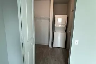 1025 W Addison St, Chicago, IL 60613 - Photo 11