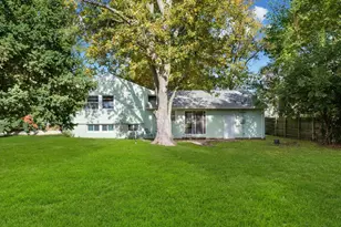 211 Edgebrook Dr, Champaign, IL 61820 - Photo 23