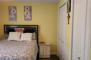 7402 W 111th St, Worth, IL 60482 - Photo 5