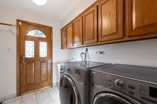 28 Cambridge Dr, Oak Brook, IL 60523 - Photo 11