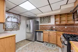 28 Cambridge Dr, Oak Brook, IL 60523 - Photo 25