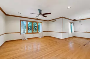 28 Cambridge Dr, Oak Brook, IL 60523 - Photo 13