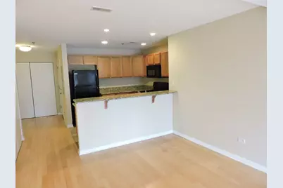 8255 Skokie Boulevard #404, Skokie, IL 60077 - Photo 3