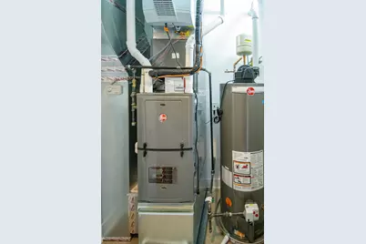 4706 S Saint Lawrence Avenue #2E, Chicago, IL 60615 - Photo 11