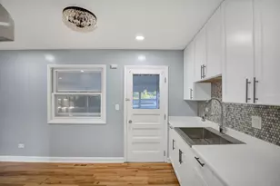 7031 Glenwood Ln, Hanover Park, IL 60133 - Photo 9