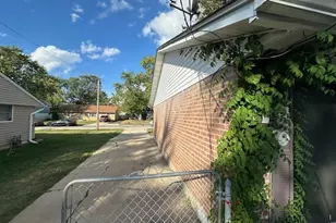 735 Geneva Ave, Romeoville, IL 60446 - Photo 23