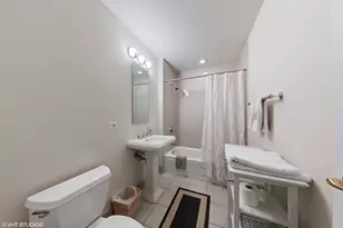 57 E Delaware Pl, Chicago, IL 60611 - Photo 11