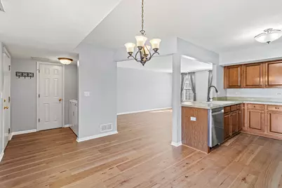 610 Four Seasons Boulevard, Aurora, IL 60504 - Photo 5