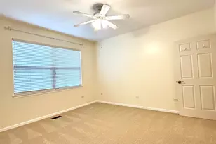 21253 Legion Lake Ct, Crest Hill, IL 60403 - Photo 9