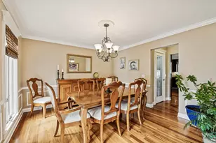 2306 Hanscom Ct, Schaumburg, IL 60193 - Photo 9