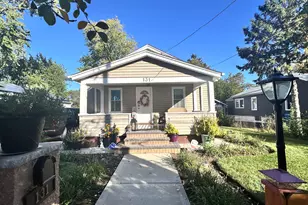 131 N Kendall St, Aurora, IL 60505 - Photo 1