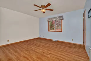 225 Fossil Cove Ln, Wilmington, IL 60481 - Photo 11