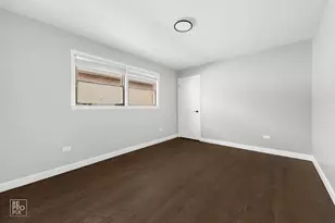 9134 S Marquette Ave, Chicago, IL 60617 - Photo 7