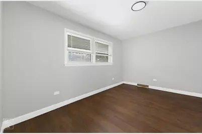 9134 S Marquette Avenue, Chicago, IL 60617 - Photo 11