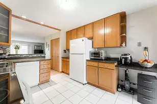 186 Dunteman Dr, Glendale Heights, IL 60139 - Photo 9