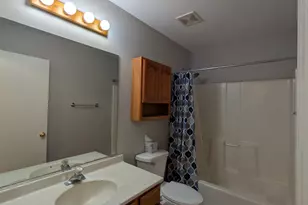 671 Fieldcrest Dr, South Elgin, IL 60177 - Photo 7