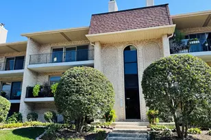 9004 Del Prado Dr, Palos Hills, IL 60465 - Photo 1