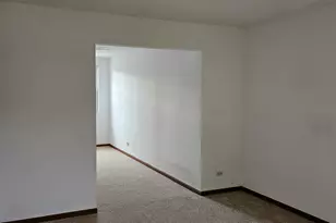 301 Village Creek Dr, Lake in the Hills, IL 60156 - Photo 9