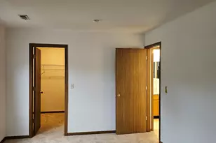 301 Village Creek Dr, Lake in the Hills, IL 60156 - Photo 11