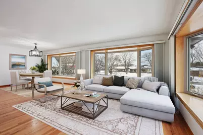 518 E Niagara Avenue, Schaumburg, IL 60193 - Photo 3