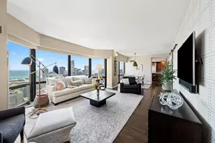 100 E Huron St, Chicago, IL 60611 - Photo 23