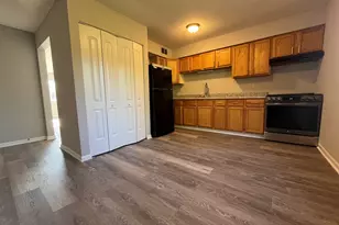 101 Harbor Dr, Oswego, IL 60543 - Photo 3