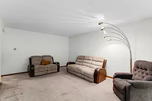 9221 Raymond Ave, Oak Lawn, IL 60453 - Photo 9