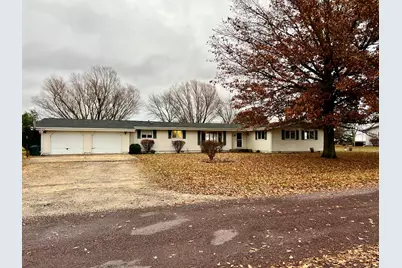 106 Lakeview Drive, Gibson City, IL 60936 - Photo 1