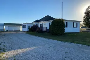 82 N 23rd Rd, Peru, IL 61354 - Photo 1