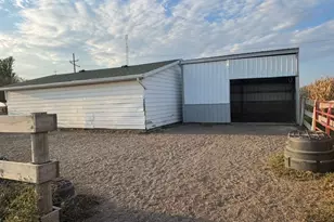 82 N 23rd Rd, Peru, IL 61354 - Photo 17