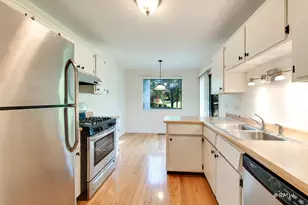 1251 Williamsburg Dr, Schaumburg, IL 60193 - Photo 9