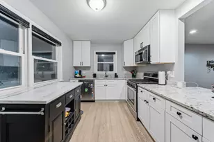 16047 Cambridge Ct, Markham, IL 60428 - Photo 5