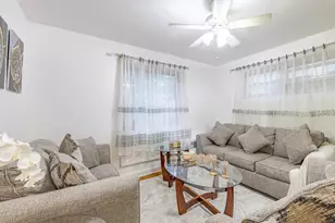 2205 W Highland Ave, Chicago, IL 60659 - Photo 5