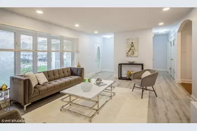 943 Maple Lane, Elk Grove Village, IL 60007 - Photo 3