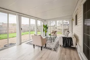 943 Maple Ln, Elk Grove Village, IL 60007 - Photo 9