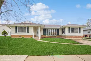 943 Maple Ln, Elk Grove Village, IL 60007 - Photo 1