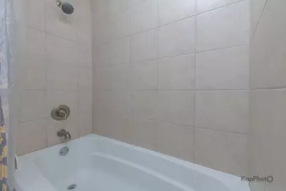 2041 W Jarvis Avenue #2E, Chicago, IL 60645 - Photo 23