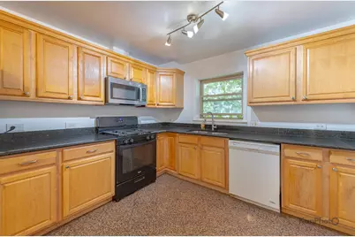 2041 W Jarvis Avenue #2E, Chicago, IL 60645 - Photo 9