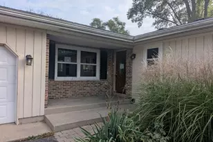 1718 W Lincoln Rd, McHenry, IL 60051 - Photo 1