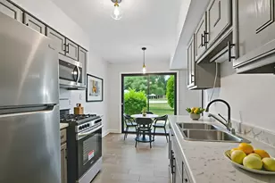 452 Harrison Ct, Vernon Hills, IL 60061 - Photo 5