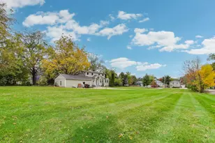 207 Shady Ln, Mundelein, IL 60060 - Photo 3