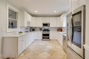 207 Shady Ln, Mundelein, IL 60060 - Photo 9