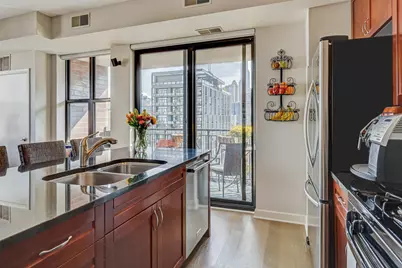 451 W Huron Street #1407, Chicago, IL 60654 - Photo 5