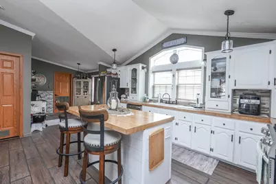 1063 Woodlawn Drive, Manteno, IL 60950 - Photo 11